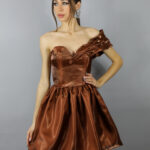 Rochie scurtă din satin lichid– maro ciocolatiu