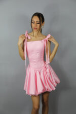 Rochie roz elegantă cu corset și funde pe umeri - imagine 2