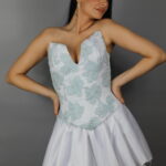 Rochie scurta alba cu corset si fusta gogosar