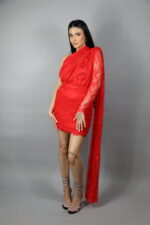 Rochie roșie din dantelă elegantă